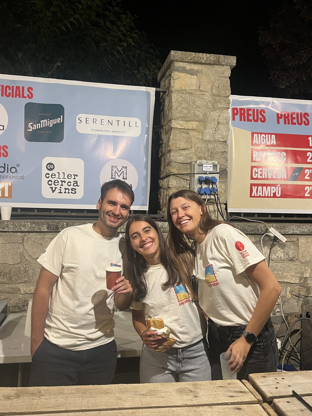 La barra amb els preus i els patrocinadors